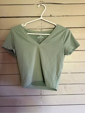 Hollister Ribbed V-Neck Crop Top in Sage Green